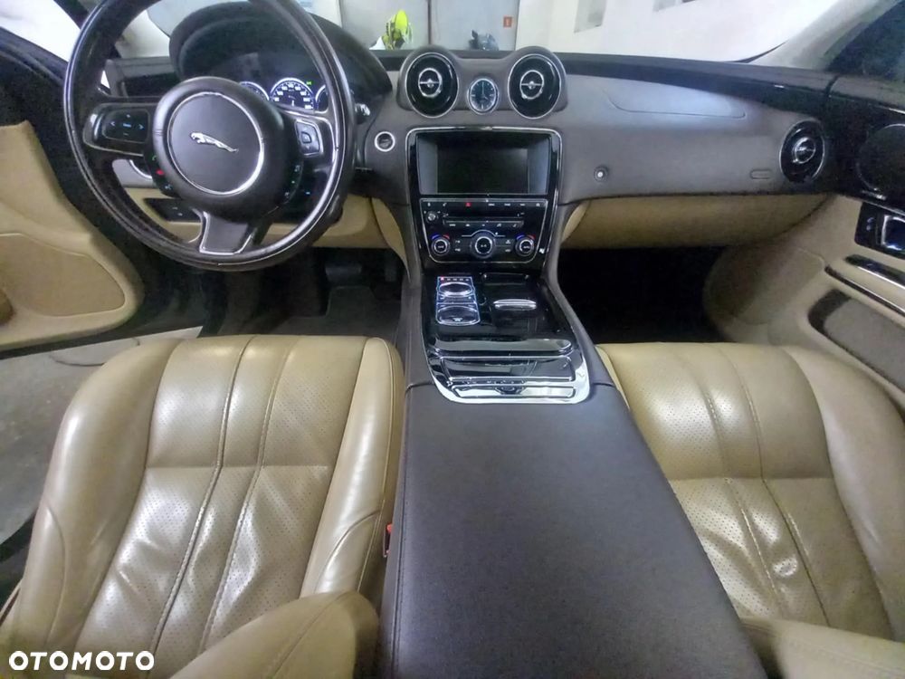 Jaguar XJ 3.0 D V6 LWB Premium Luxury - 14