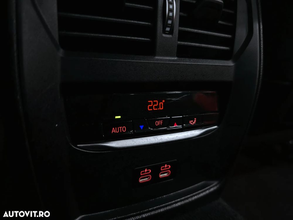 BMW Seria 3 318d Aut. - 32