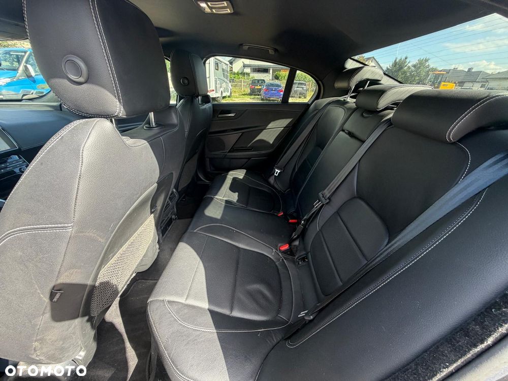 Jaguar XE 2.0 D R-Sport - 13