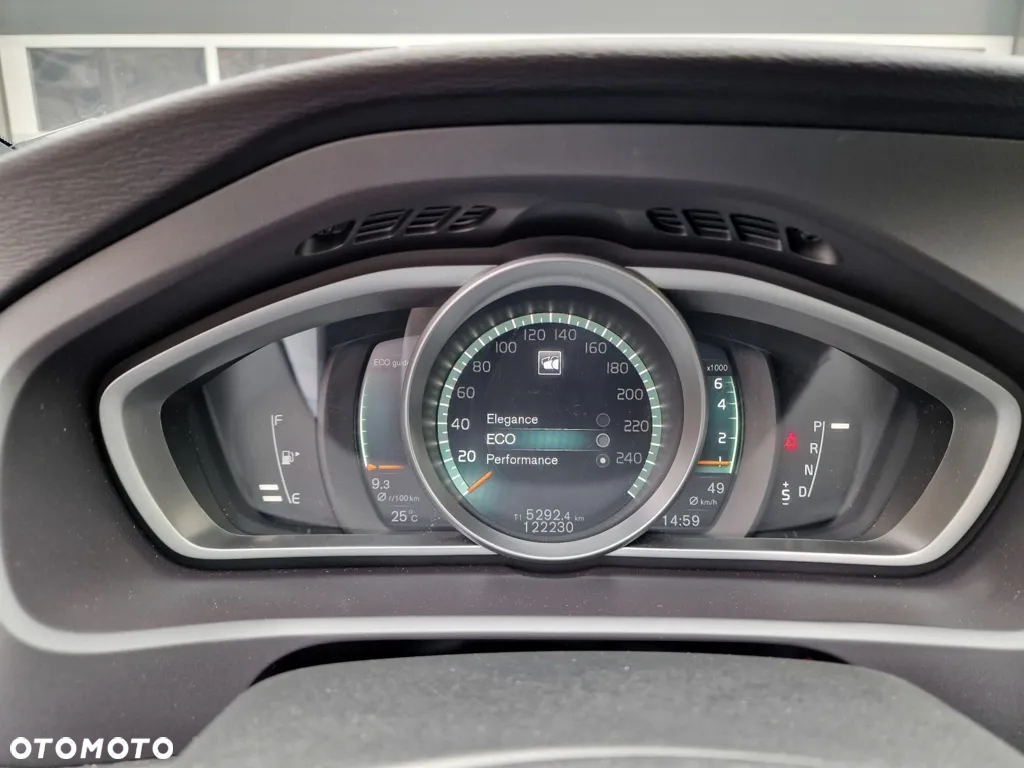 Volvo V40 T3 Geartronic RDesign - 33