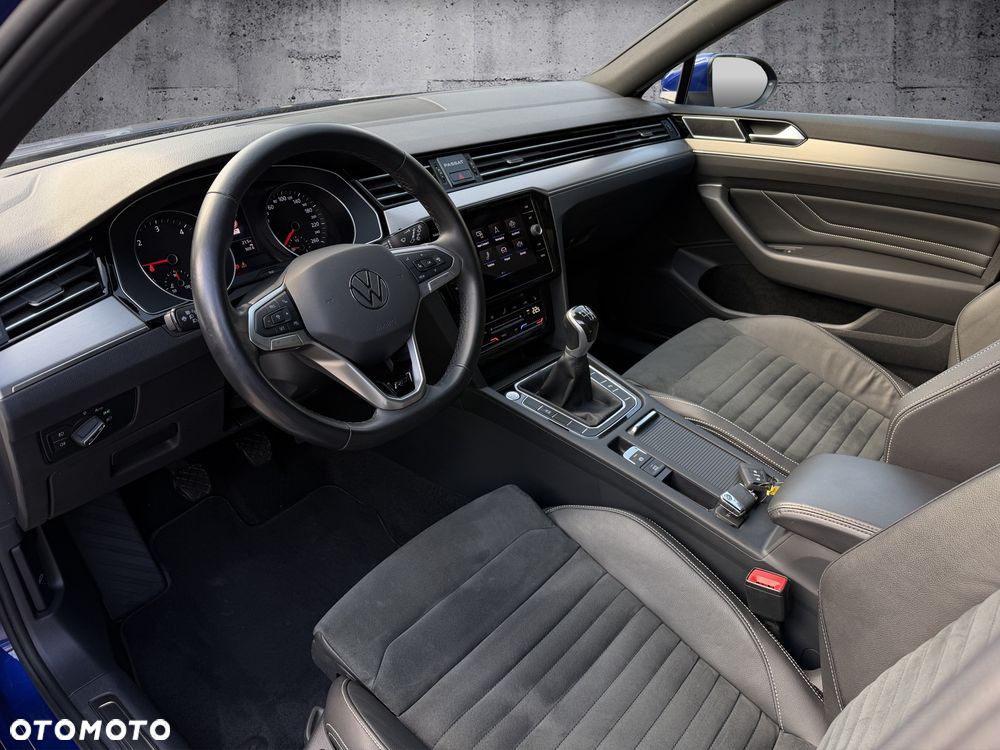 Volkswagen Passat Variant 2.0 TDI SCR BlueMotion Highline - 10