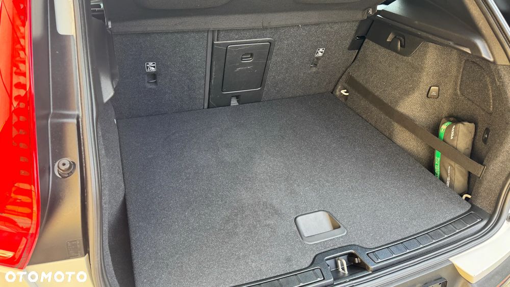 Volvo XC 40 T3 Geartronic Momentum Pro - 33