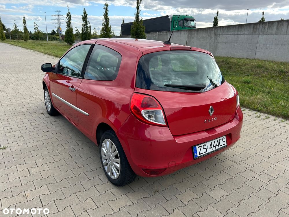 Renault Clio 1.2 16V Authentique - 4