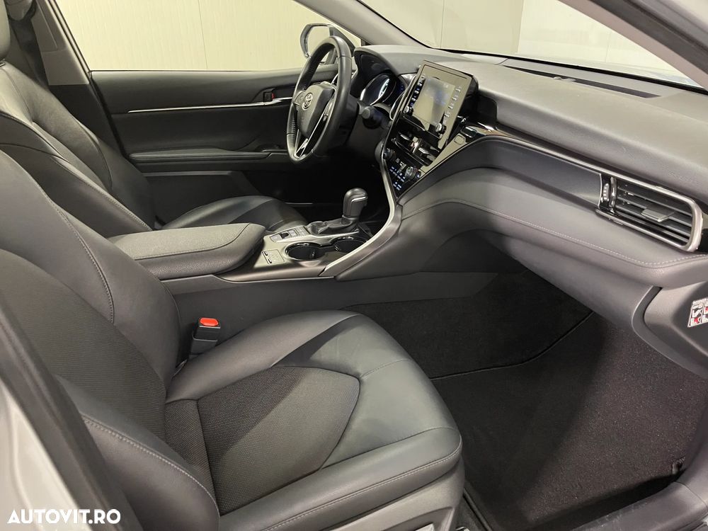 Toyota Camry 2.5 Hybrid Business - 10