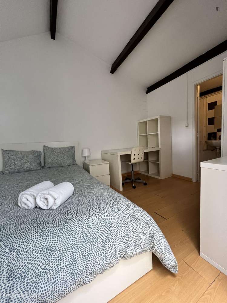 Quarto - localizado em Paranhos Porto - Grande imagem: 3/43