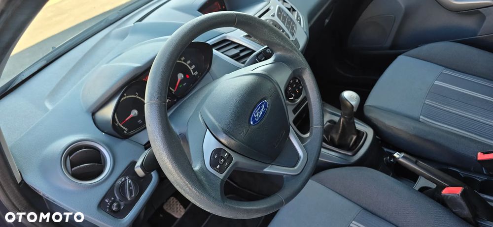 Ford Fiesta 1.25 Celebration - 8