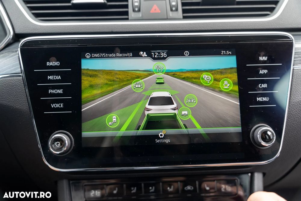 Skoda Superb 2.0 TDI DSG Sportline - 29
