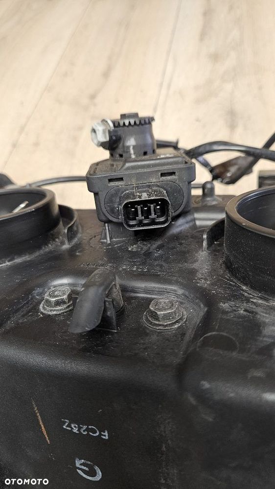 Reflektor lampa Honda ST1300 Pan European - 16