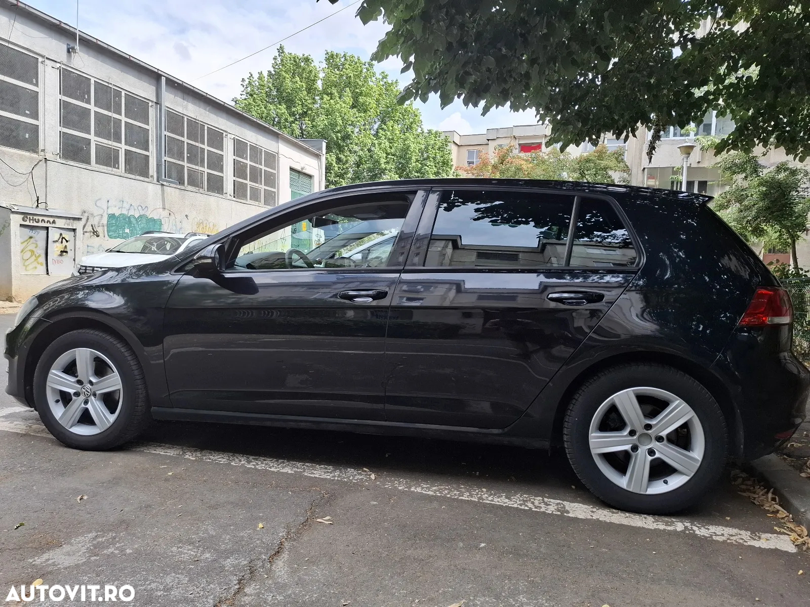 Volkswagen Golf 1.6 TDI BlueMotion Technology DPF Comfortline - 2