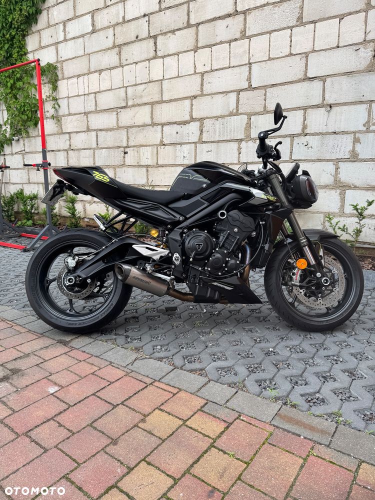 Triumph Street Triple - 38