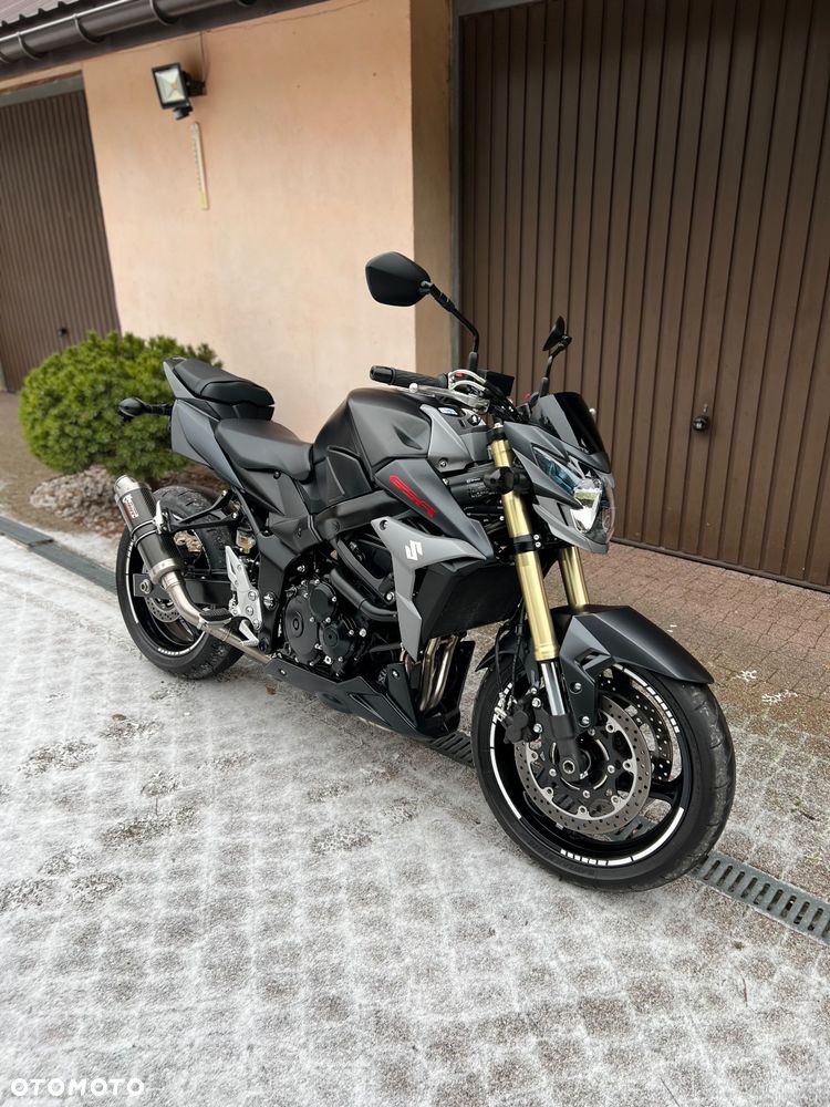 Suzuki GSR - 1