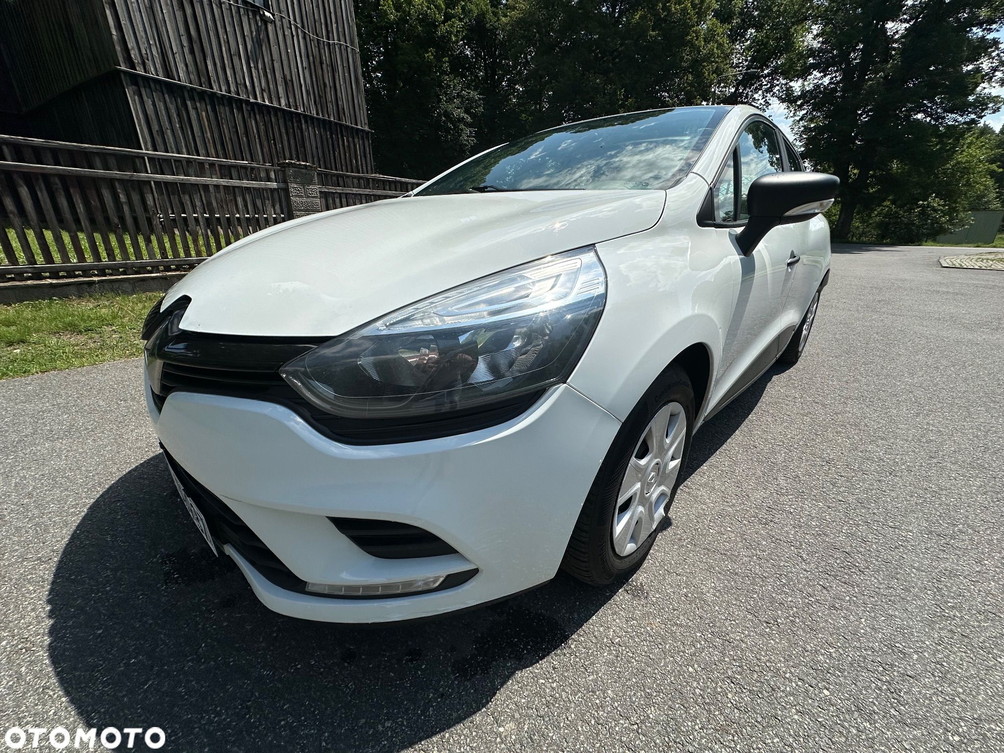 Renault CLIO - 1
