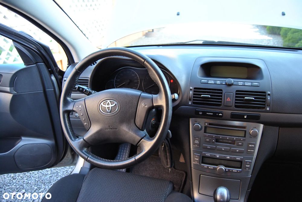 Toyota Avensis 1.8 VVT-i Sol - 9