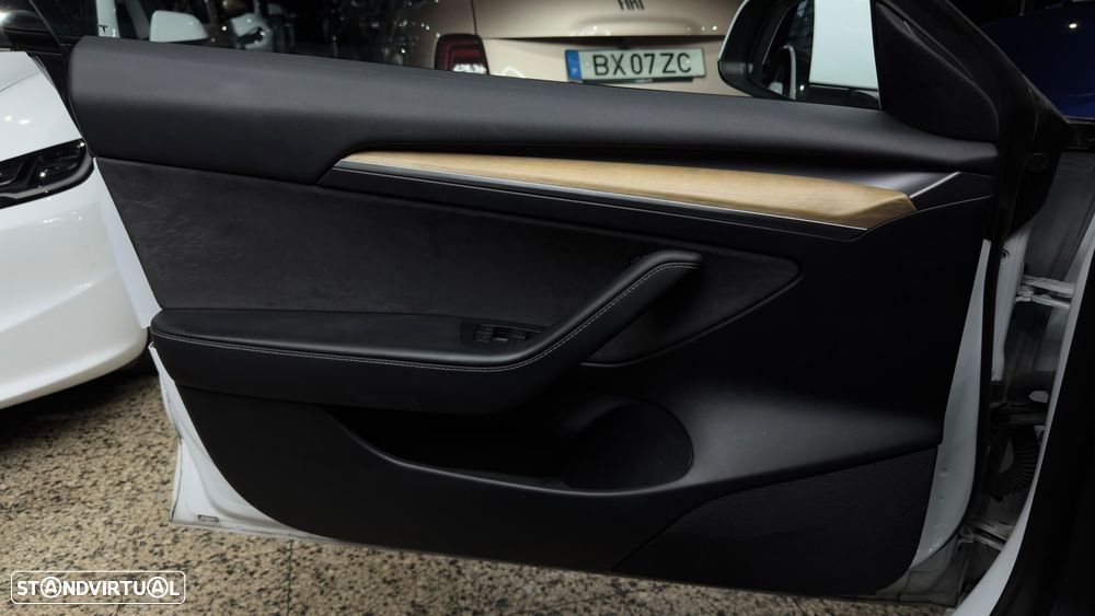 Tesla Model 3 Performance Dual Motor AWD - 33