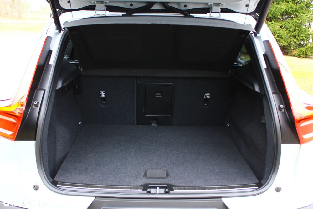 Volvo XC 40 ver-t5-plug--in-hybrid-r--design - 34