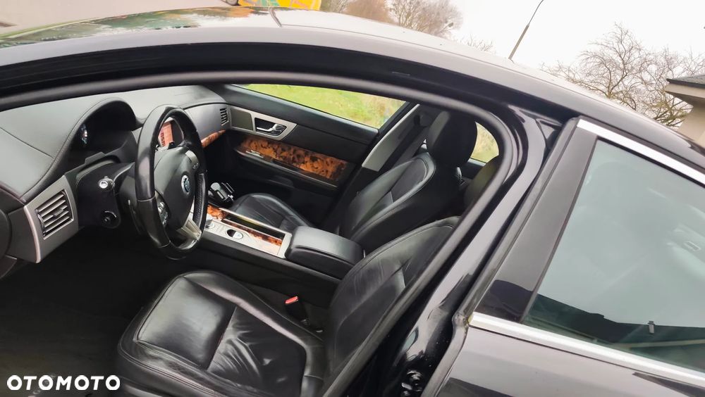 Jaguar XF 2.7 V6 Premium Luxury - 9