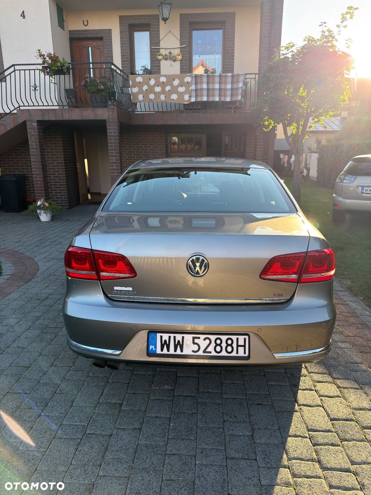 Volkswagen Passat - 4