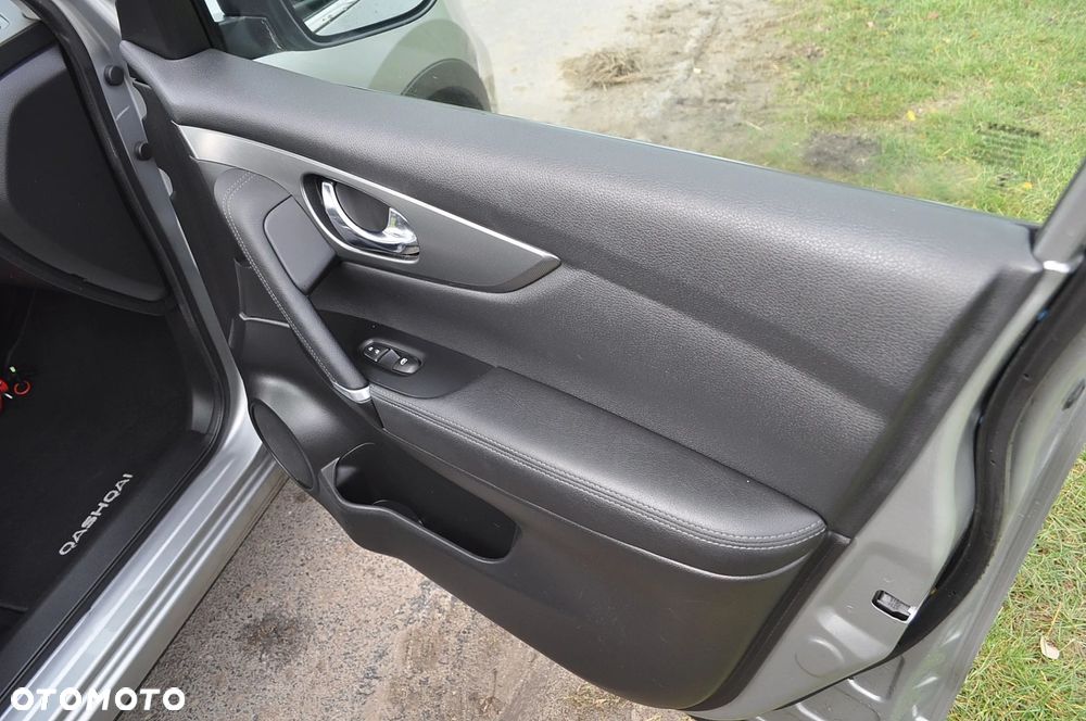 Nissan Qashqai 1.3 DIG-T N-Connecta EU6d - 23