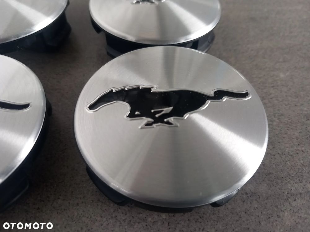 Nakładka środkowa - kołpak felgi z logo Ford Mustang - zaślepka alufelgi 2465282 - 1