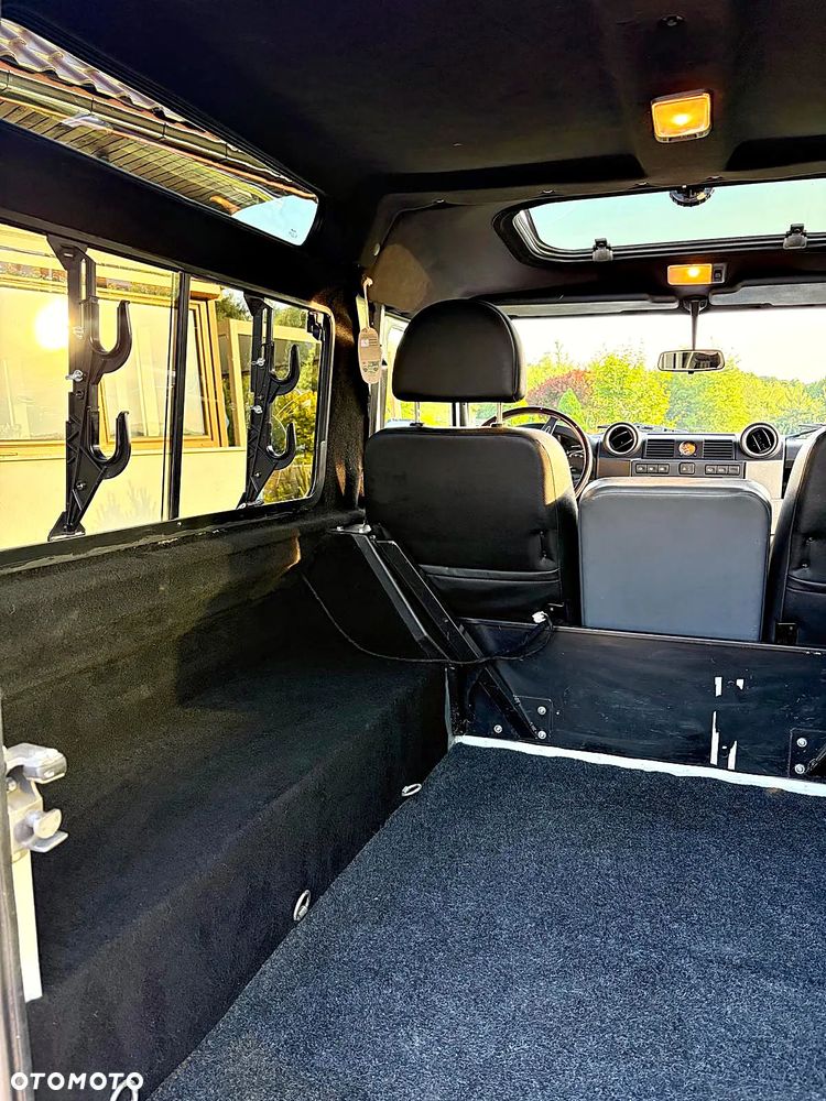 Land Rover Defender - 10