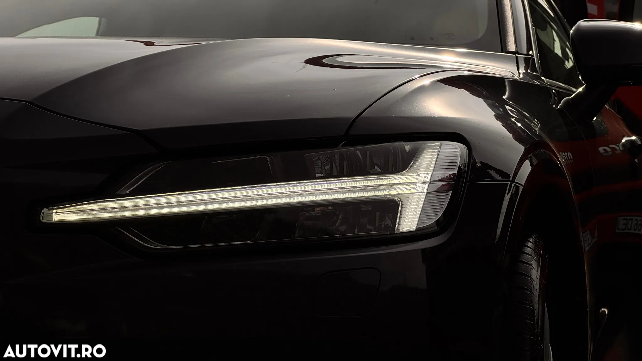 Volvo V60 B4 MHEV AT AWD Ultimate Bright - 4