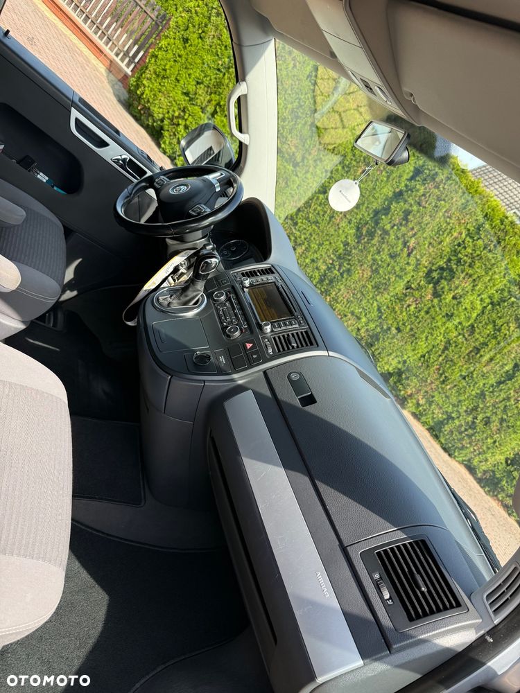 Volkswagen Multivan - 36