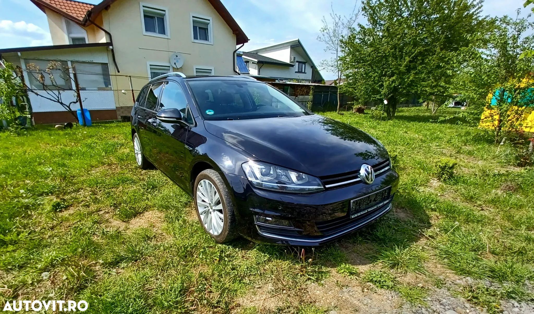 Volkswagen Golf 2.0 TDI BlueMotion Technology DSG Lounge - 1