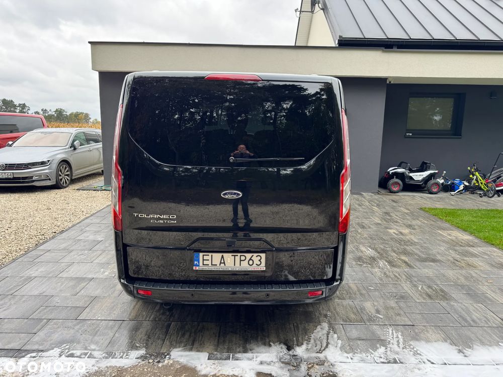 Ford Tourneo Custom - 13