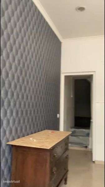 Atelier com kichenette e wc com poliban no centro de Alenquer - Grande imagem: 3/4