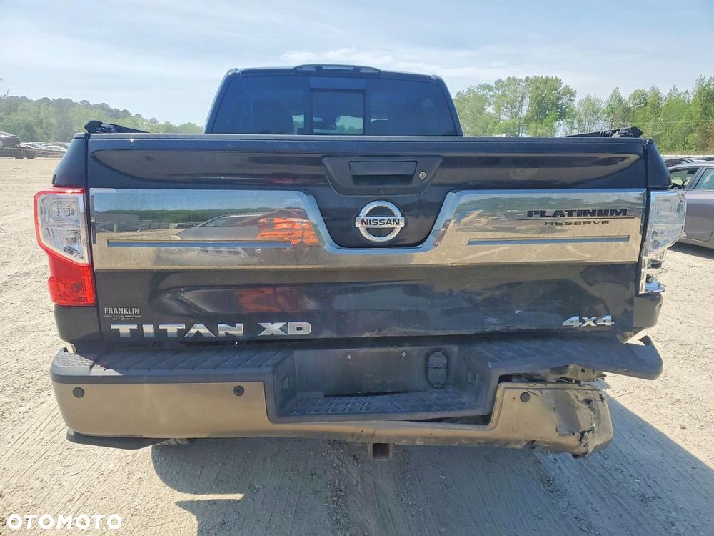 Nissan Titan - 7