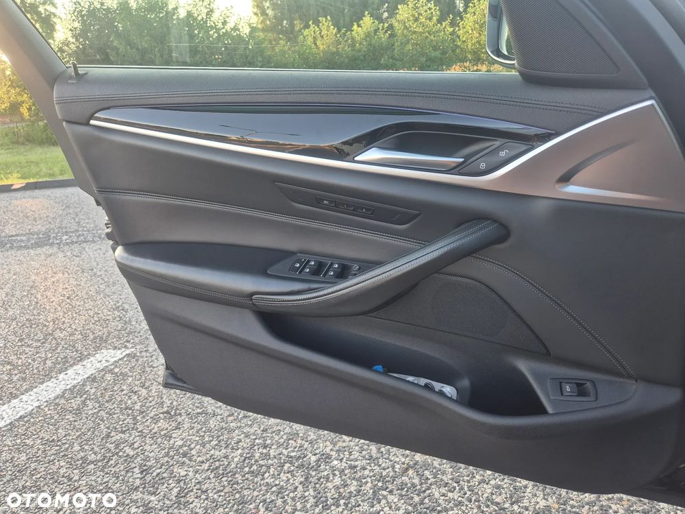 BMW Seria 5 525d Luxury Line - 19