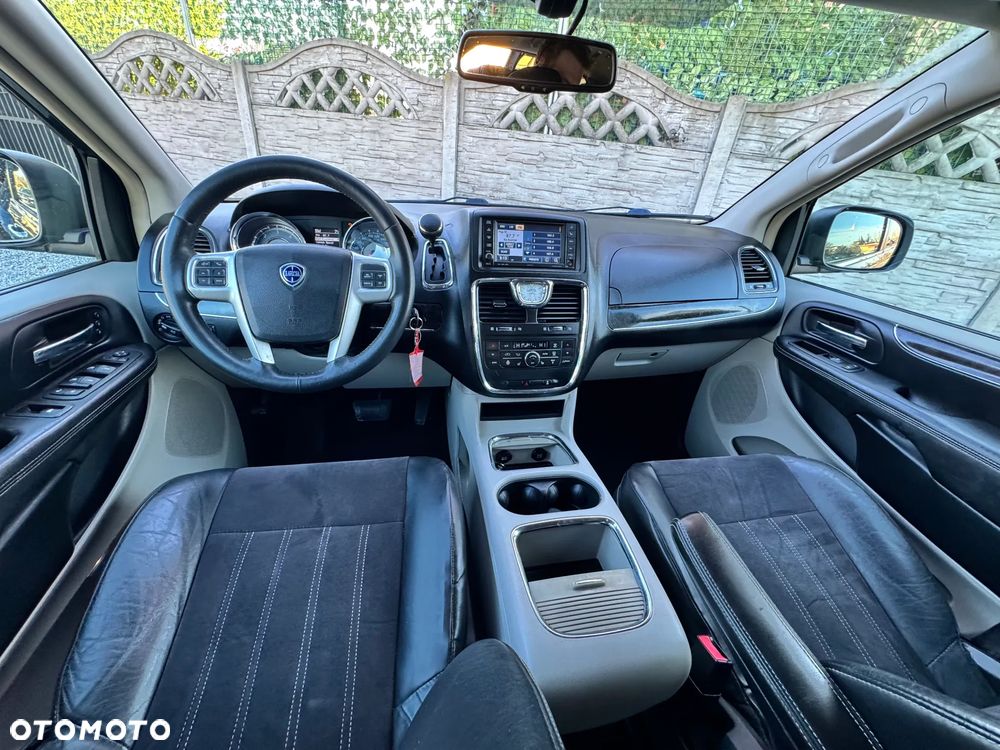 Lancia Voyager 2.8CRD Platinum - 29