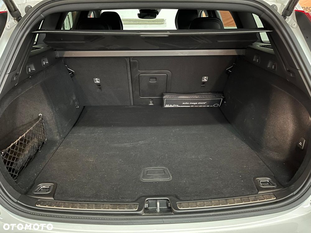 Volvo V60 T6 AWD Recharge Geartronic RDesign - 11