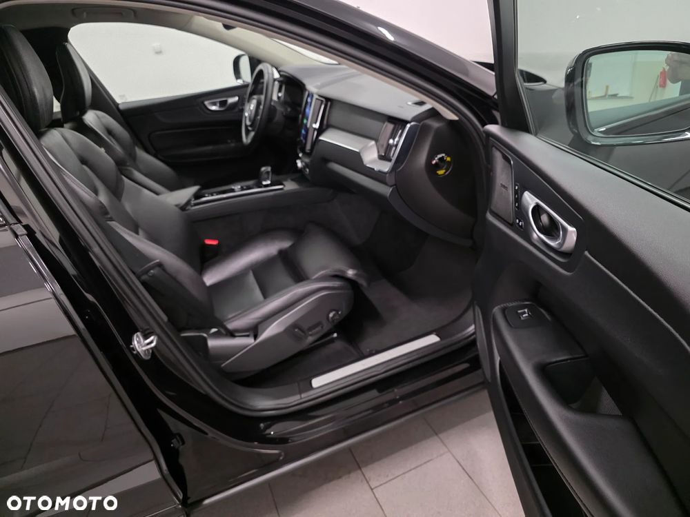 Volvo XC 60 B4 D Geartronic RDesign - 30
