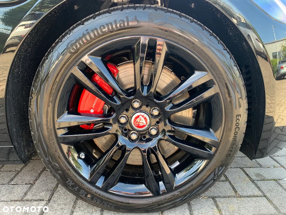 Jaguar XE 2.0 D200 mHEV R-Dynamic Black - 25