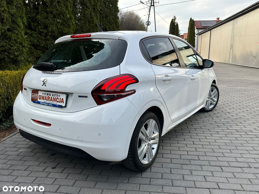 Peugeot 208 - 18