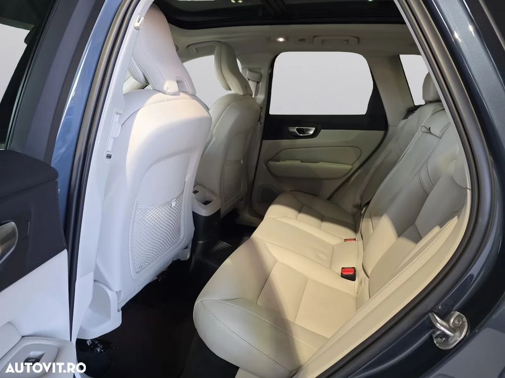 Volvo XC 60 T6 AWD Recharge Plus Bright - 12