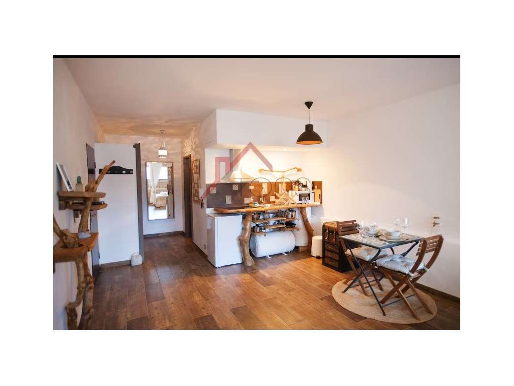 ApartamentoT1, situado no 8.º piso do prestigiado Edifício Portugal... - Grande imagem: 2/24