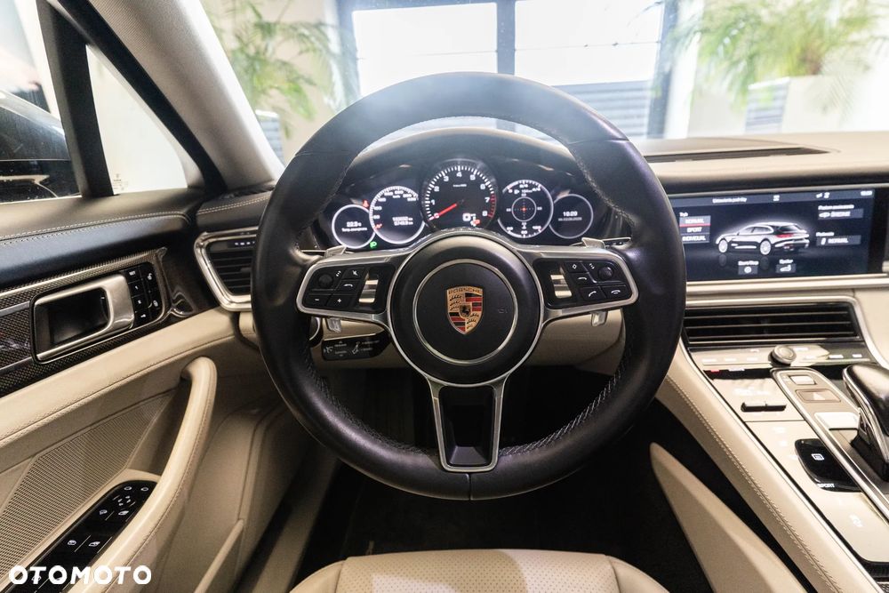 Porsche Panamera 4S - 17