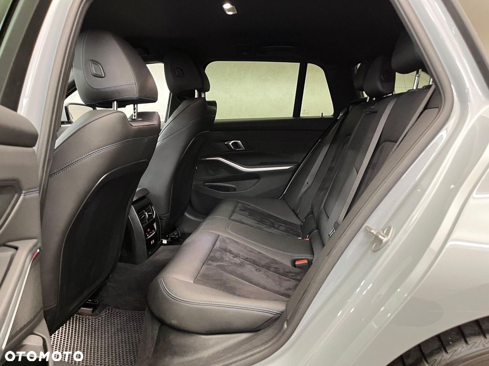 BMW Seria 3 320d xDrive mHEV M Sport - 32