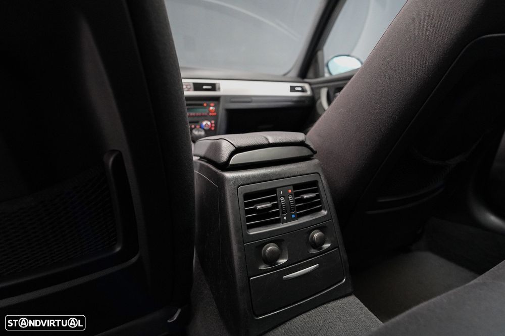 BMW 320 d Dynamic - 16