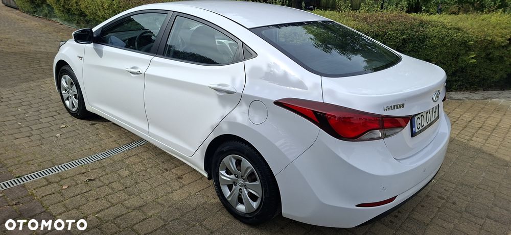 Hyundai Elantra 1.6 Classic + - 9