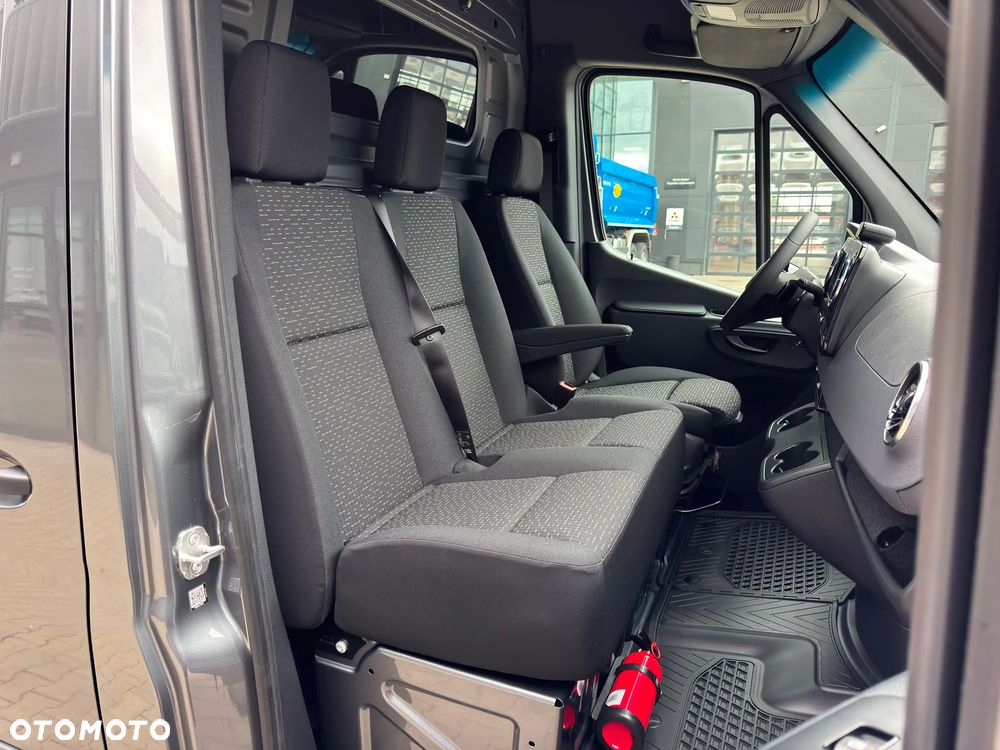 Mercedes-Benz Sprinter - 13
