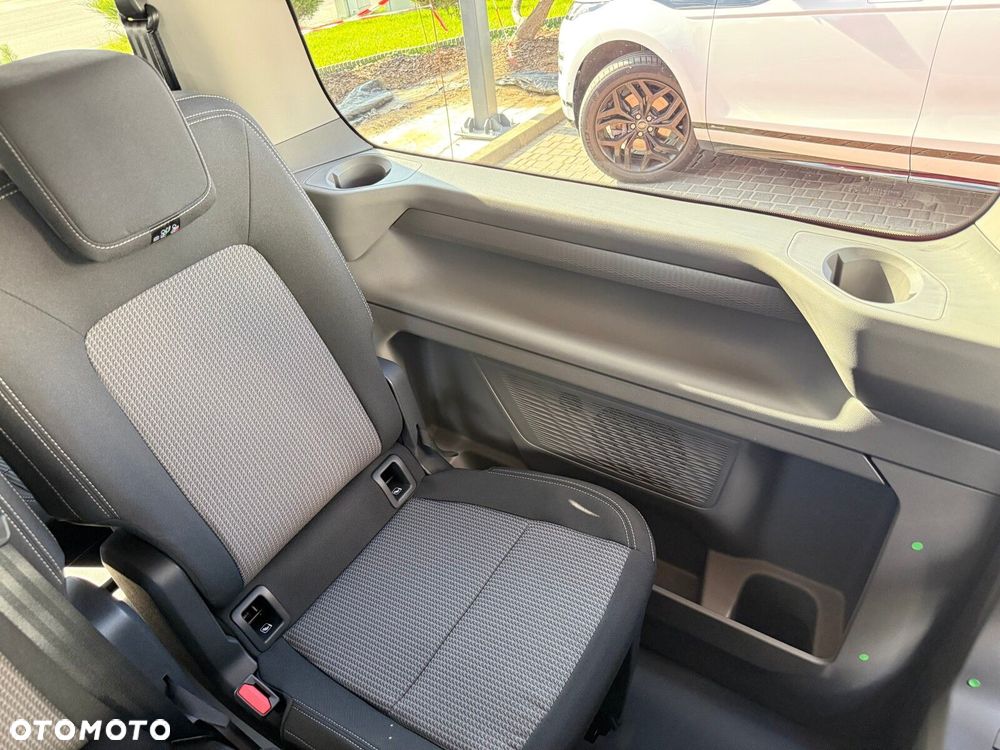 Volkswagen Caravelle - 26