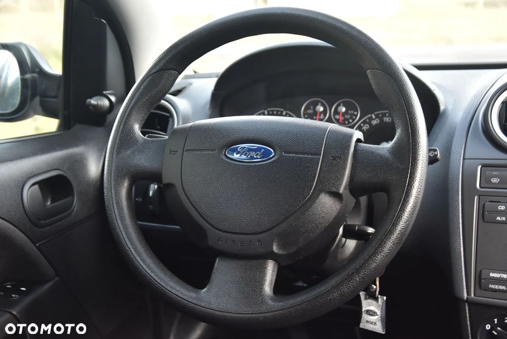 Ford Fiesta ver-1-3-black-magic - 9