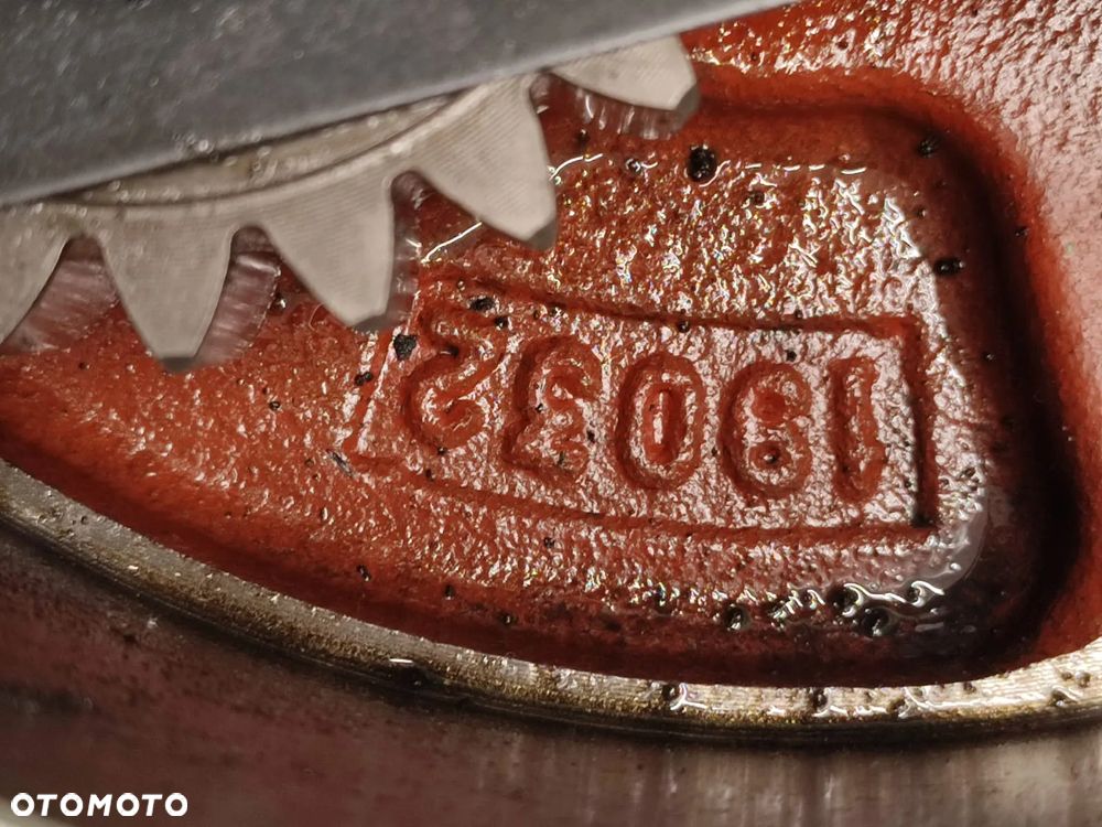 Zwolnica zwrotnica 18911 piasta półoś CLAAS CELTIS 456 RX - 15