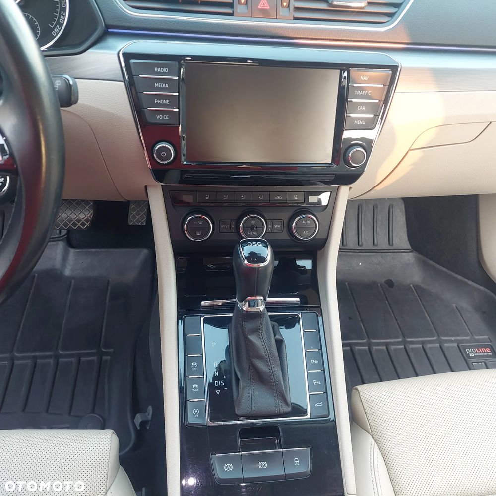 Skoda Superb 2.0 TDI DSG Premium Edition - 8