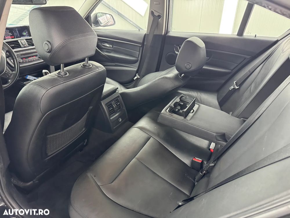 BMW Seria 3 320d Aut. Luxury Line - 7