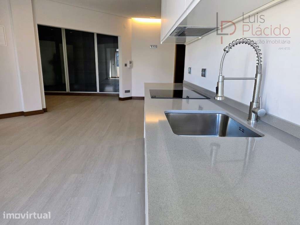 Apartamento completamente renovado no centro de Sines - Grande imagem: 4/26