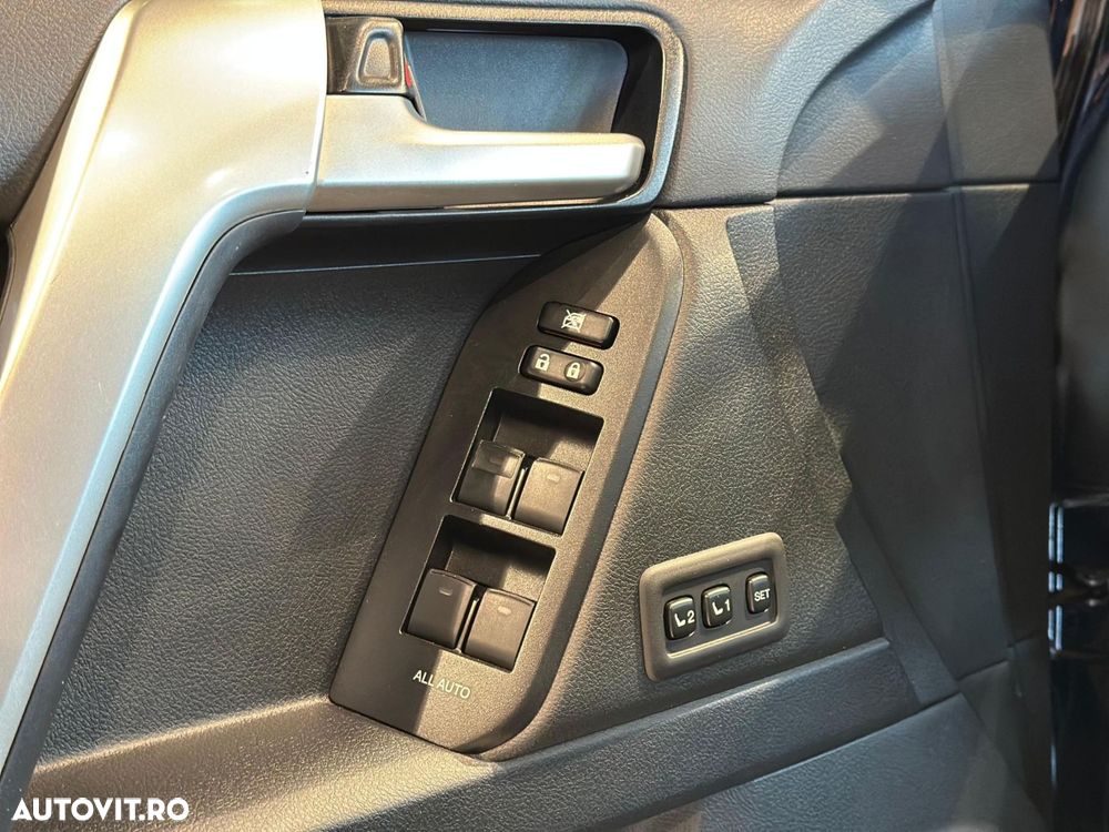 Toyota Land Cruiser 2.8l D-4D 204 CP A/T Luxury Black Matte Edition - 24